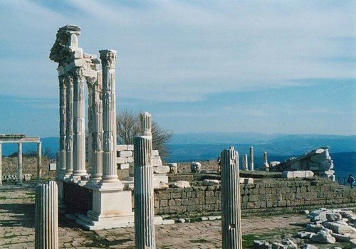 ペルガモン遺跡　アクロポリスの「トラヤヌス神殿」